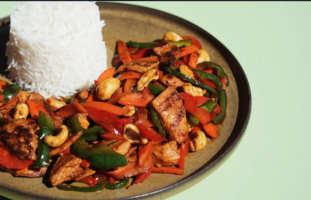 Fajeta chicken with rice. Calorie 184, Protein 25, Carbs 16, Fat 02