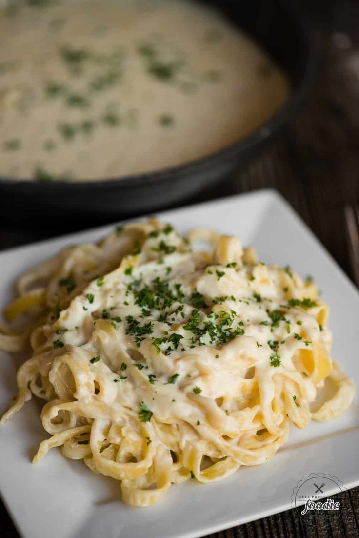 Fettuccine Pasta Calorie 522, Protein 37.5, Carbs 49.2, Fat 19.5