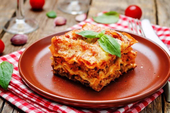 Beef lasagna Calorie 579, Protein 44.7, Carbs 51.6, Fat 36.6