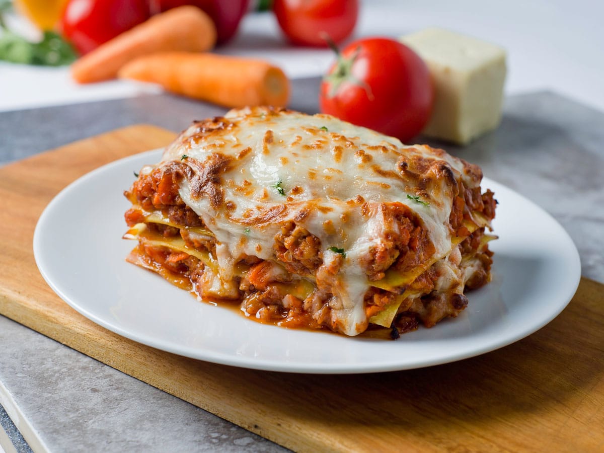 Chicken Lasagna. Calorie 425, Protein 40, Carbs 55, Fat 04