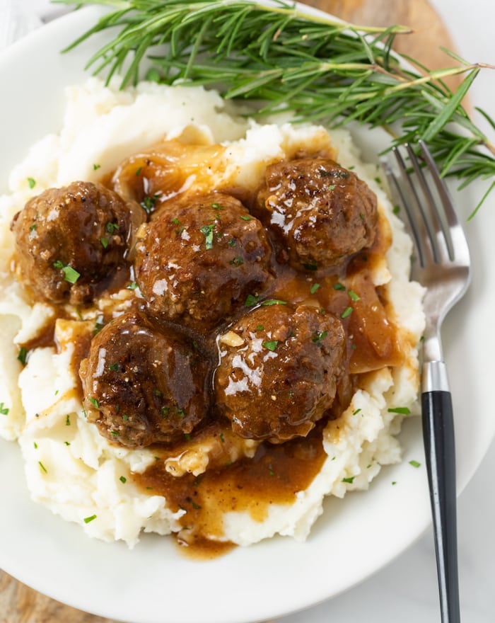 Meat Ball. Calorie 131, Protein 12.3, Carbs 4.6, Fat 6.9