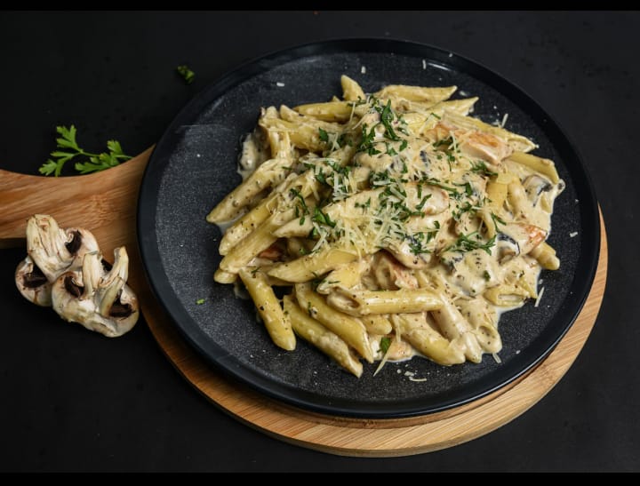 Chicken pasta. Calorie 522, Protein 36.5, Carbs 49.2, Fat 19.5