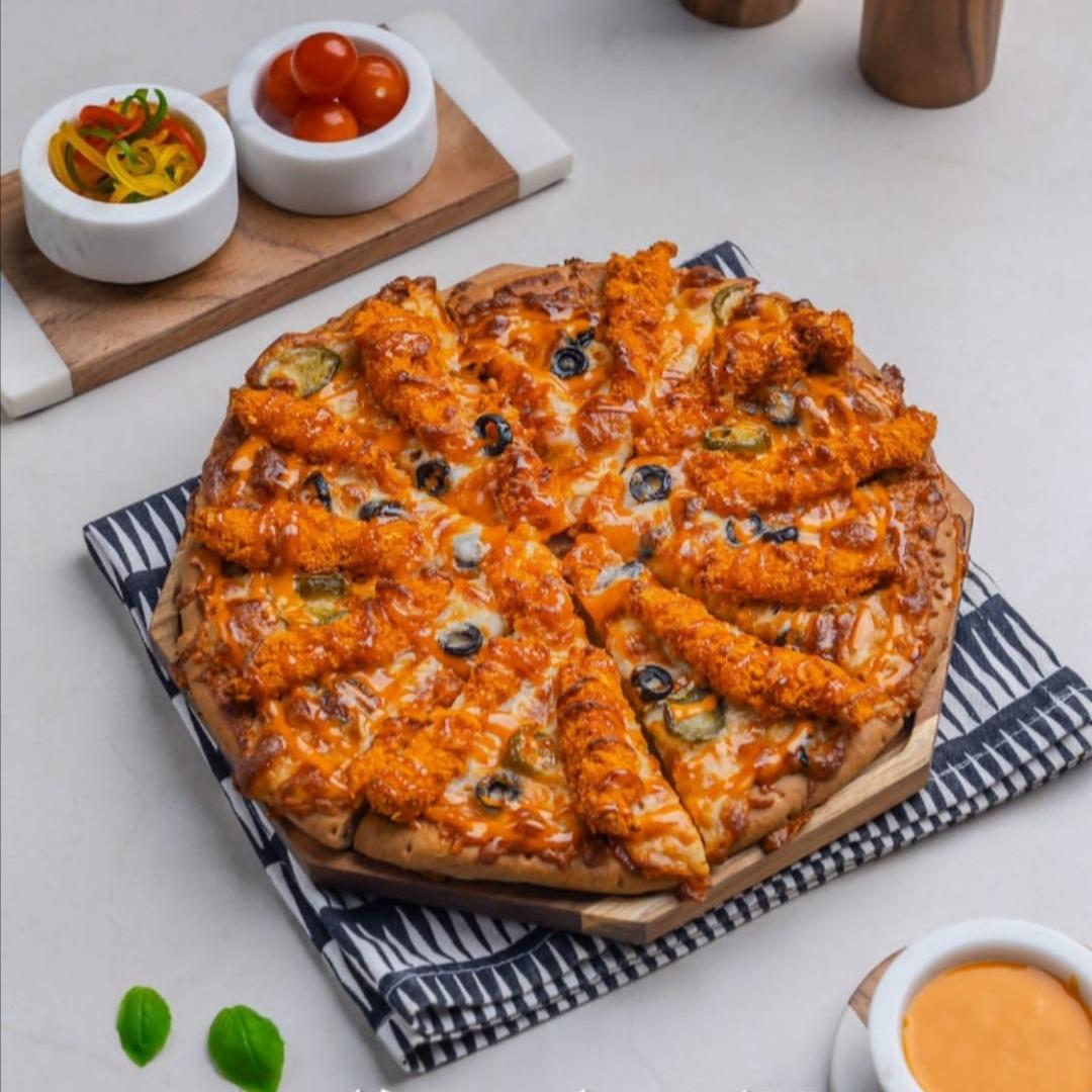 Dynamite Pizza Calorie 954, Protein 72.7, Carbs 119.7, Fat 20.5