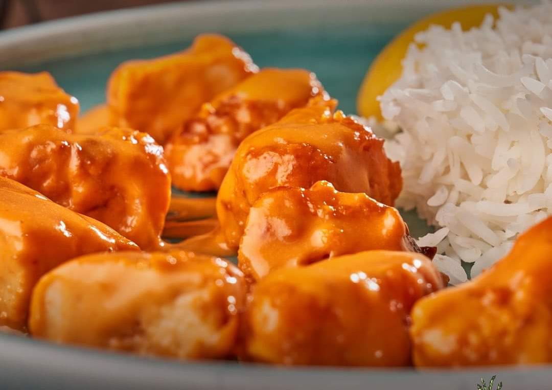 Buffalo Chicken with Rice. Calorie 209, Protein 29, Carbs 10, Fat 5.5