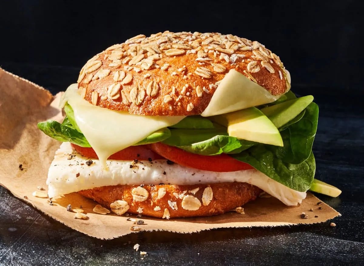 Egg burger. Calorie 262, Protein 22, Carbs 21.5, Fat 10