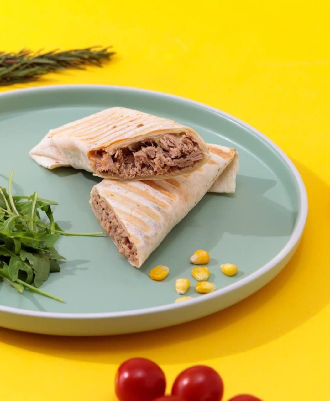 Tuna Sandwich. Calorie 214, Protein 23, Carbs 31, Fat 9