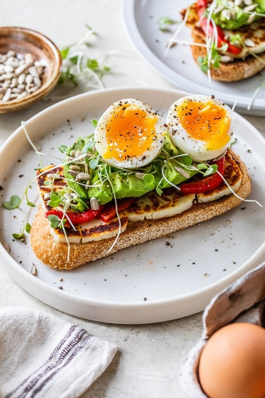 Hot Honey Hallomi Avo Toast       Calorie 295 , Protein 16 , Fat 17 , Carbs 19